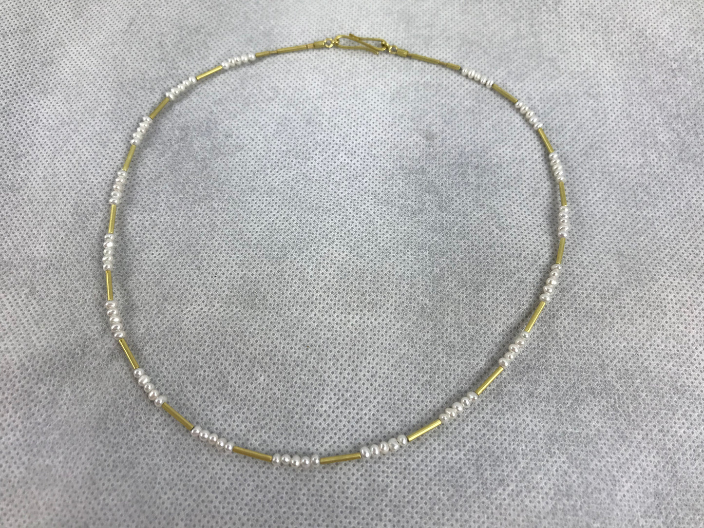 Scott-Moncrieff, Jean: Gold spinels and pearl necklace